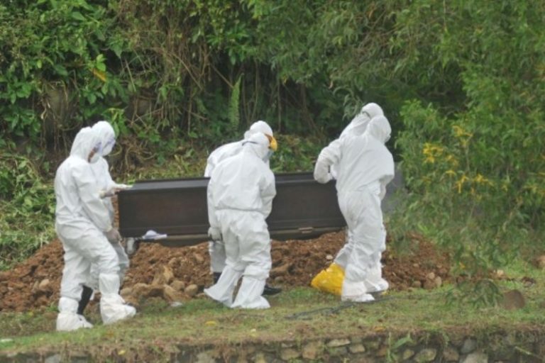 Kronologi Pemakaman PDP Corona di TPU Dliwang Ungaran, Pastikan Aman Dokter Copot Masker Kronologi Pemakaman PDP Corona di TPU Dliwang Ungaran, Pastikan Aman Dokter Copot Masker