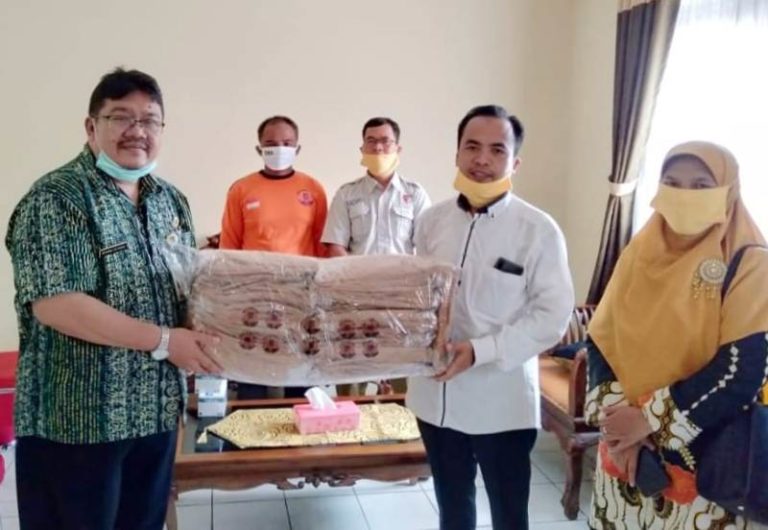 Tanggap Kebutuhan Tenaga Medis, DPD PKS Bantu APD ke Puskesmas Bringin