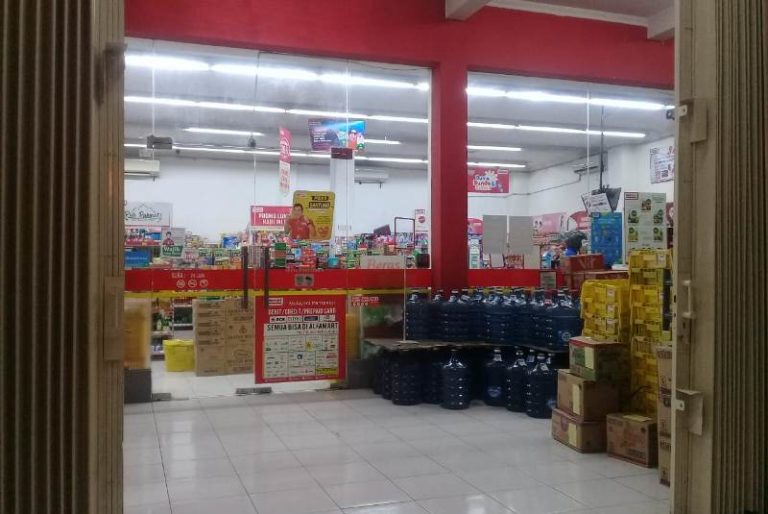 Disegel, Lima Toko Modern Alfamart di Ungaran Bandel Tetap Buka