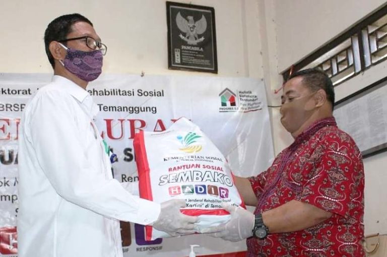 BBRSPDI Kemensos Bagikan 769 Paket Sembako Khusus Disabilitas