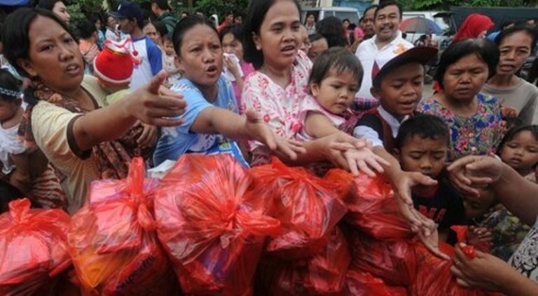 Sembako Dinsos Disalurkan Oknum Anggota DPRD Diduga Sepihak, Rumah Kadus di Ngrapah Dilempari Bangkai Tikus