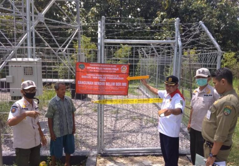 Satpol PP Segel Empat Tower Telekomunikasi Tak Berizin