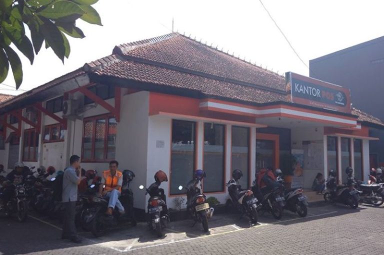 Hindari Kerumunan Penerima BST, Kantor Pos Ungaran Tambah Titik Pelayanan