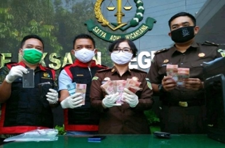 Dugaan Pungli Rekrutmen Karyawan, Ruang Direktur PDAM Kudus Disegel