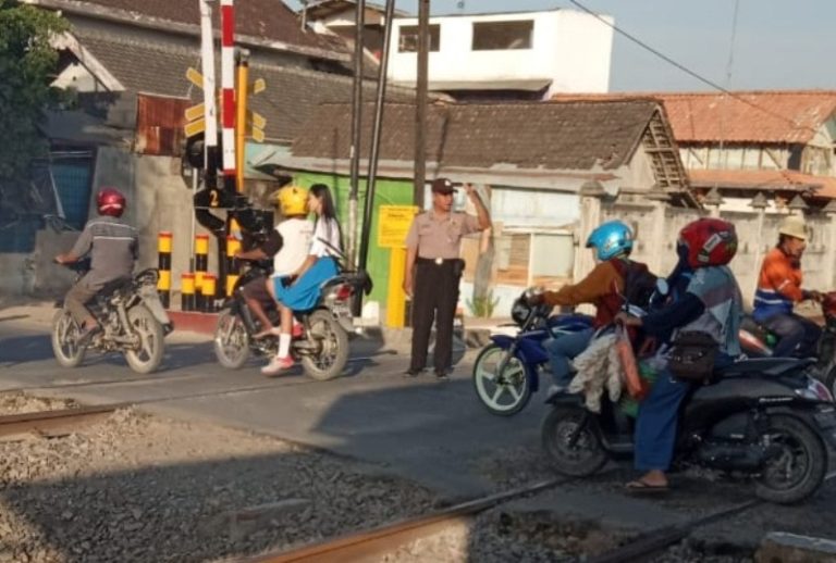 Humas KA Daop 4 Semarang: Pengendara Terobos Perlintasan KA Didenda Rp 750 Ribu