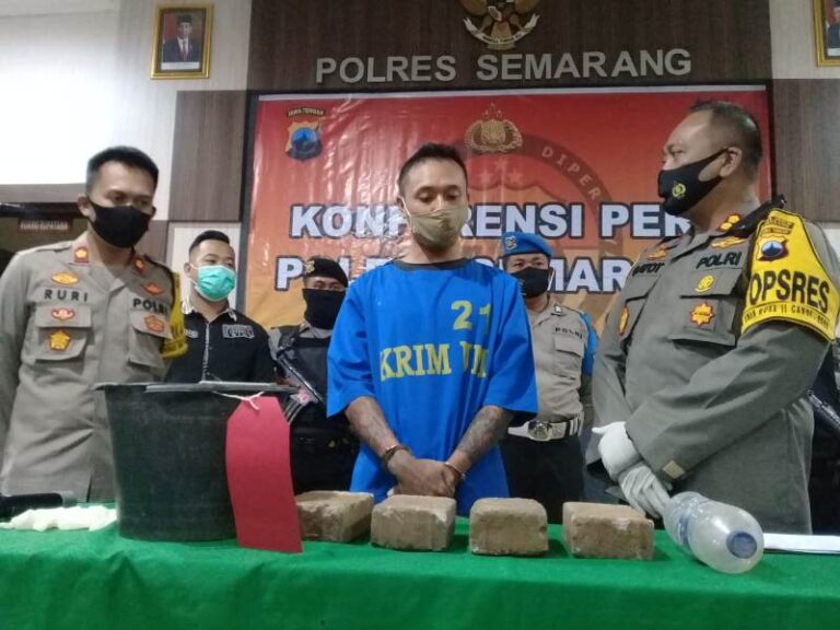 Dinilai Gengnya Sombong dan tak Sopan, Anak Punk Dibakar Hidup-hidup di Bawen Dinilai Gengnya Sombong dan tak Sopan, Anak Punk Dibakar Hidup-hidup di Bawen