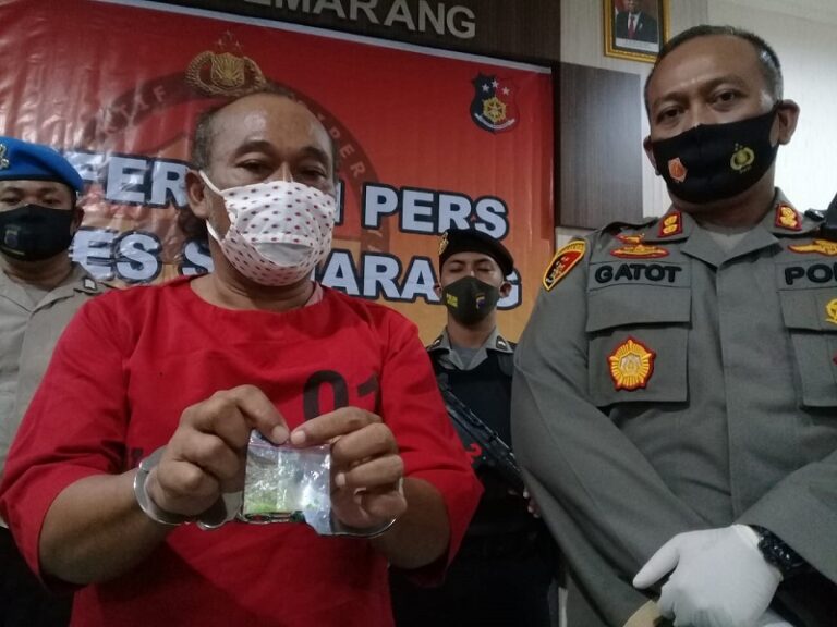 Asyik Transaksi di Depan Nissin, Pengedar Sabu Hijau Disergap