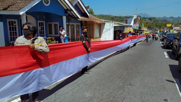 Forkom Masyarakat Kabupaten Semarang Deklarasi Pilkada Damai,  Bentangkan Bendera Sepanjang 1 Km