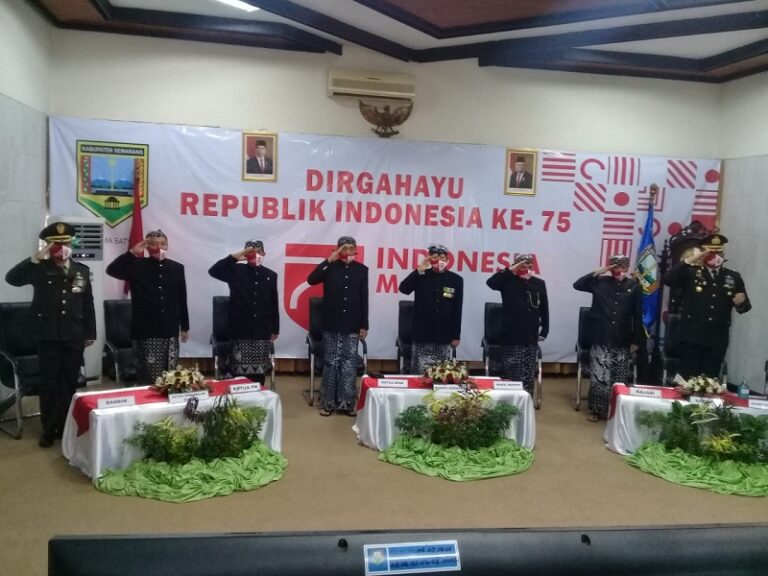 Bupati dan Forkopimda Berpakaian Adat Ikuti Detik-detik Proklamasi secara Virtual