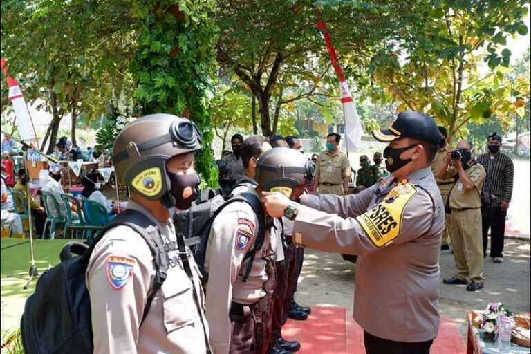 Bhabinkamtibmas Siap Melayani Warga Sekaligus Jadi Kapoldes