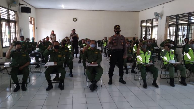 Polsek Bawen Sosialisasikan Perbup Disiplin dan Penegakan Hukum Protkes Covid-19