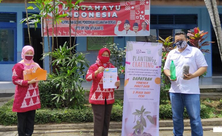 Coca-Cola Amatil Edukasi Pemanfaatan Barang Bekas dan Rajin Menanam