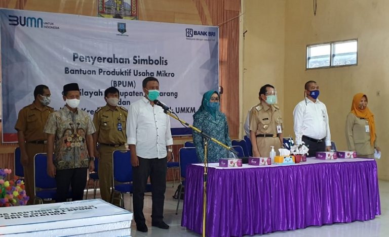 Bersamaan Penyerahan Bantuan BPUM, PKK Kabupaten Semarang Serahkan Masker Bersamaan Penyerahan Bantuan BPUM, PKK Kabupaten Semarang Serahkan Masker