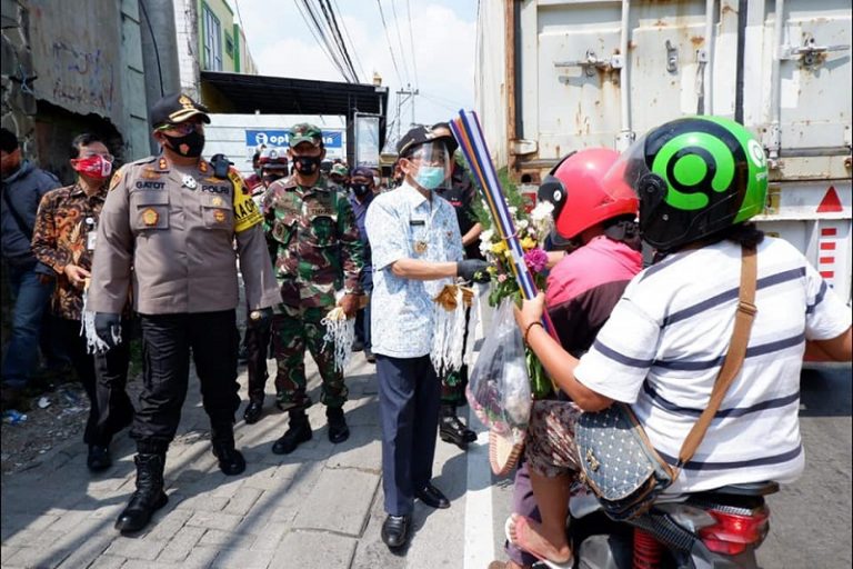 633 Warga Positif Corona, 155 Masih Jalani Isolasi, Bupati Sosialisasi Bagikan Masker Gratis