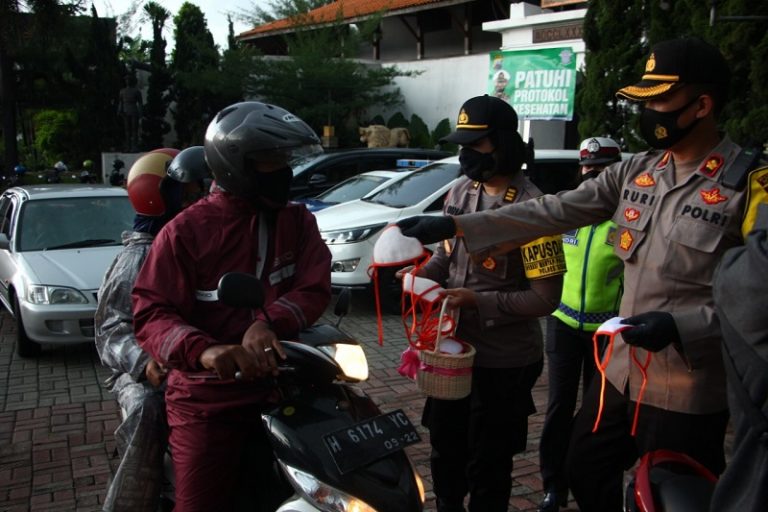 Polres Semarang Operasi Yustisi, Ingatkan Pengendara Patuhi Prokes