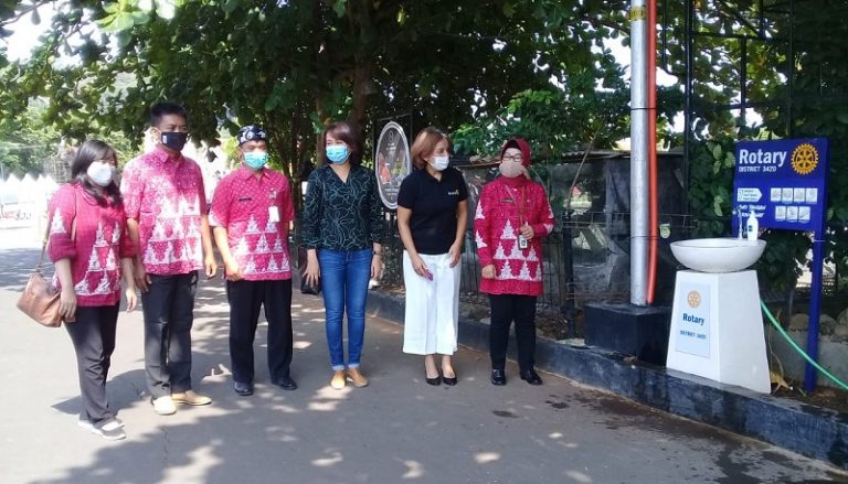Rotary Club Bantu Wastafel Alun-alun Bung Karno dan Terminal Sisemut Ungaran Rotary Club Bantu Wastafel Alun-alun Bung Karno dan Terminal Sisemut Ungaran
