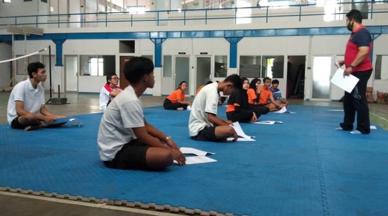 PKM Fakultas Ilmu Keolahragaan Unnes Training UKM Futsal UNW Ungaran