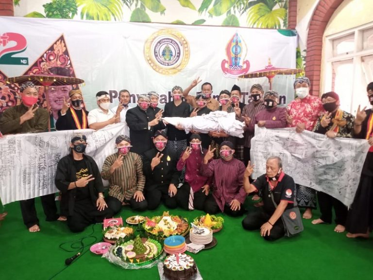 Peringatan Unik Ultah ke-50 Cabup Ngesti Nugraha, Dikado 75 Ribu Suara Kalangan Seniman