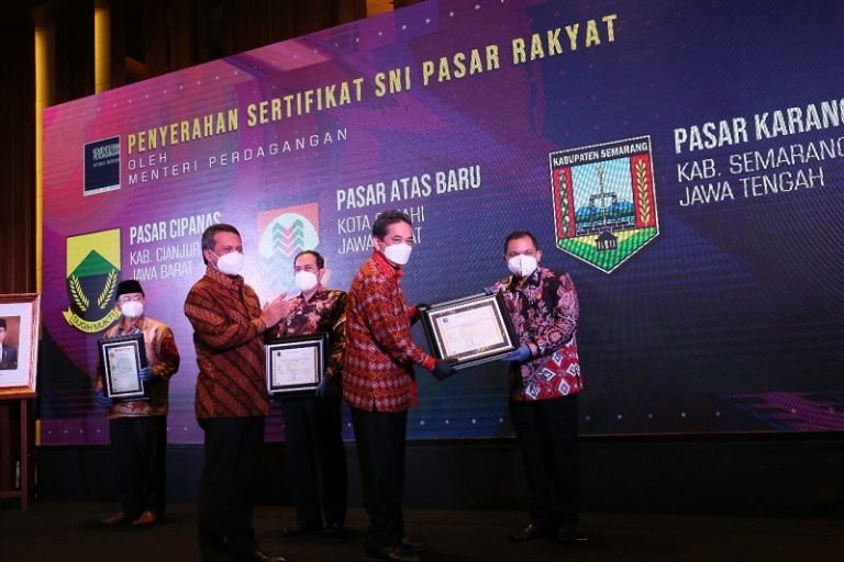 Joss! Pasar Karangjati Kabupaten Semarang Terima Sertifikat SNI dari Mendag