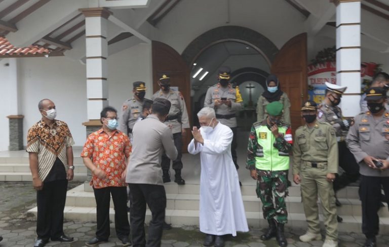 Cek Pengamanan Perayaan Natal 2020, Kapolres Semarang Berterima Kasih Seluruh Gereja Patuhi Prokes