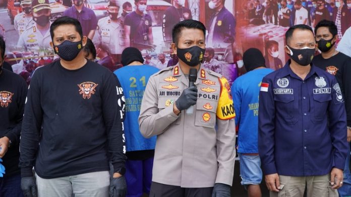 gelar kaca