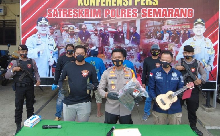 Berteduh di Bengkel Saat Hujan, Pemuda Kalongan Ditusuk Dua Pengamen