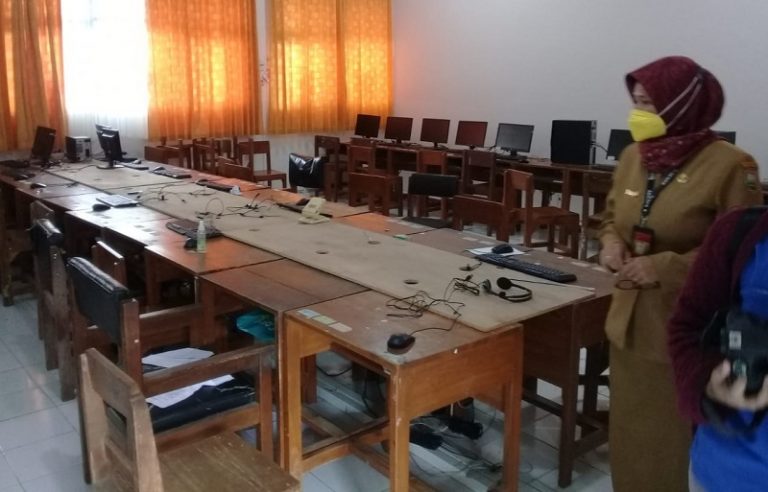 SMPN 5 Ungaran Dibobol Maling, 20 Komputer Raib, Tiga Pelaku Terekam CCTV