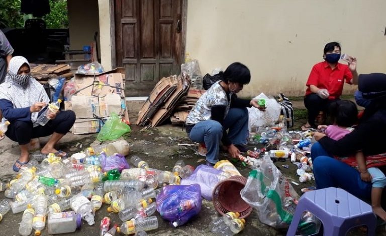 Coca-Cola Dukung Bank Sampah Randgunting Bergas Jadi Unit Bumdes