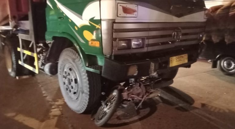 Truk Trailer Tabrak 3 Kendaraan di Bangjo Pegadaian Ungaran, Pengendara Motor Terlindas