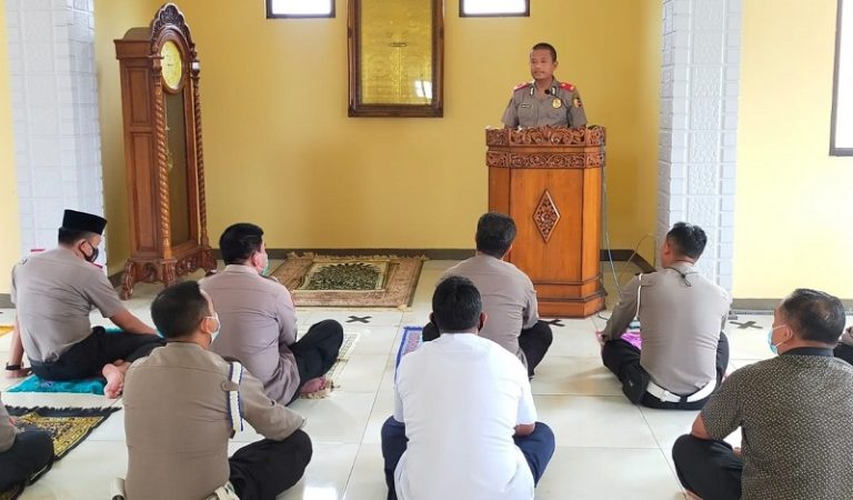 Pengajian di Masjid Baitul Muslimin, Serdik Sespimen Angkatan 61 Ingatkan Bahaya Hoaks Pengajian di Masjid Baitul Muslimin, Serdik Sespimen Angkatan 61 Ingatkan Bahaya Hoaks