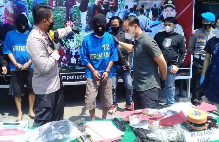 Berbekal Gergaji dan Derek, Komplotan ini Curi Kabel Telkom di Jembatan Cimory Bergas