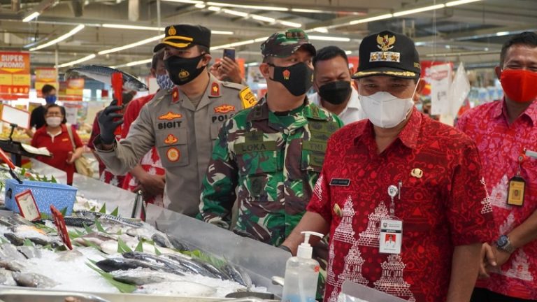 Sidak Makanan di Swalayan Ungaran,  Pengelola Diminta Tutup Jika Pengunjung Berdesakan