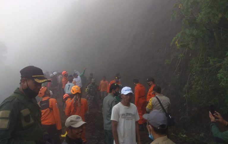 43 Wisatawan Terjebak Longsor, Puncak Telomoyo Sempat Ditutup