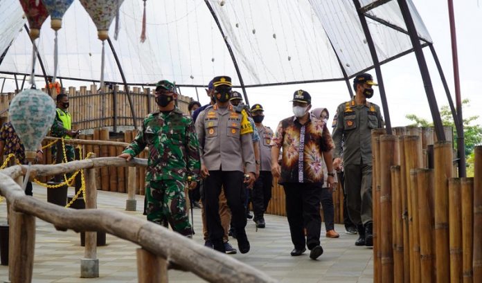 tutup wisata