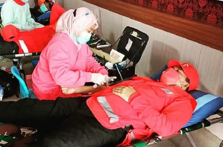 Bupati Semarang Donor Darah untuk Kemanusiaan dan Hidup Sehat