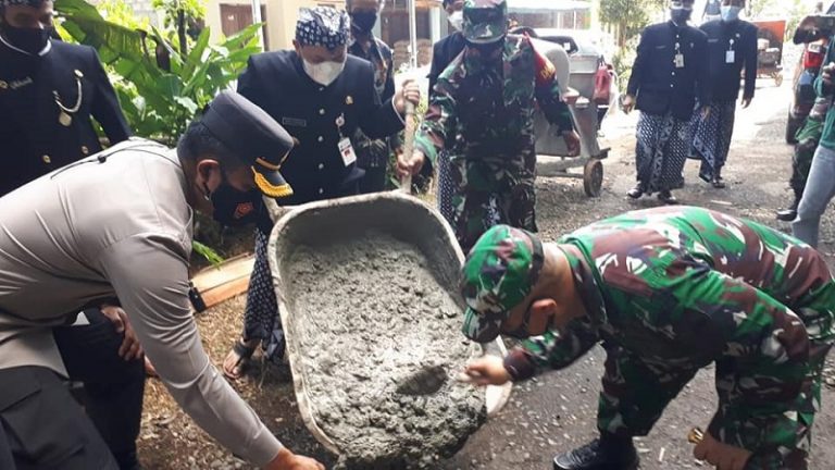 TMMD Sengkuyung II Perbaiki Akses Jalan Penghubung Tiga Daerah