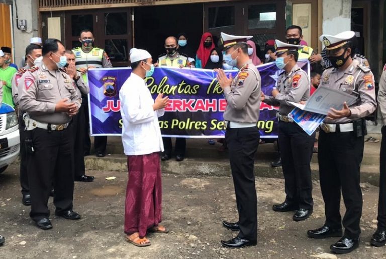 Jumat Berkah, Satlantas Polres Semarang Bantu 50 Sak Semen Pondok Roudlotul Jannah