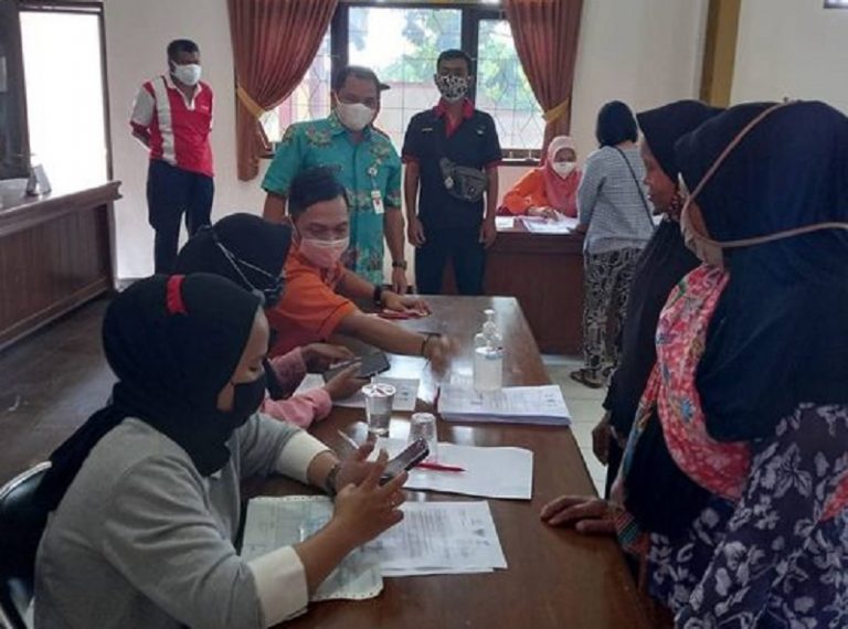 Tinjau Pembagian BST, Bupati Semarang Pastikan Diterima Utuh Tinjau Pembagian BST, Bupati Semarang Pastikan Diterima Utuh