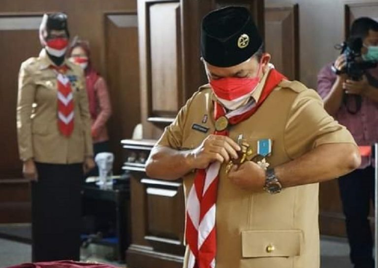 Bupati Ngesti Nugraha Terima Lencana Dharma Bakti Pramuka Nasional
