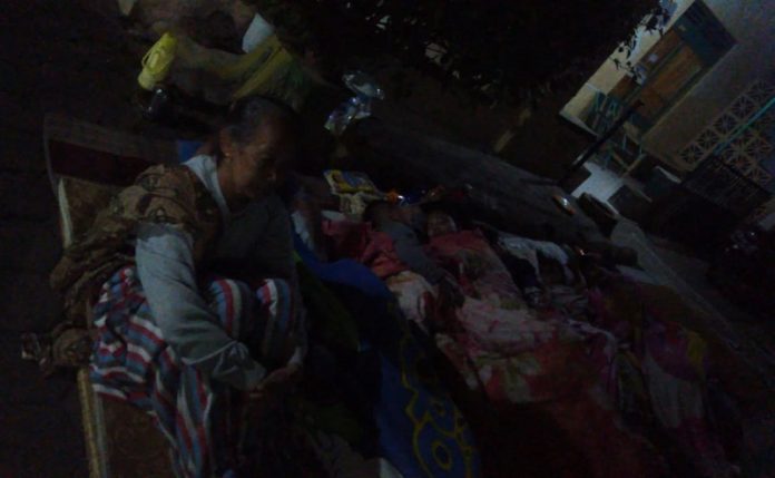 warga berjaga