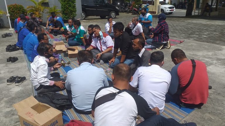 Massa Gempur Tuntut UMK 2022 Kabupaten Semarang Naik 16,7 Persen