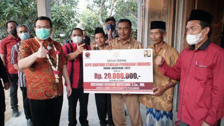 Mas Vino Tinjau Pembangunan Rumah Layak Huni dan Program Air Baku Gogodalem