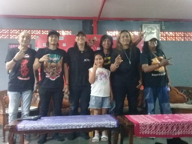 Malam Ini, Roy Jeconiah Meriahkan Konser CRKS di Alun-Alun Bung Karno