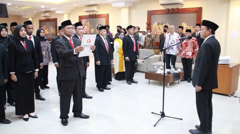 57 Anggota Panwascam Dilantik, Bupati Semarang Ingatkan Netralitas