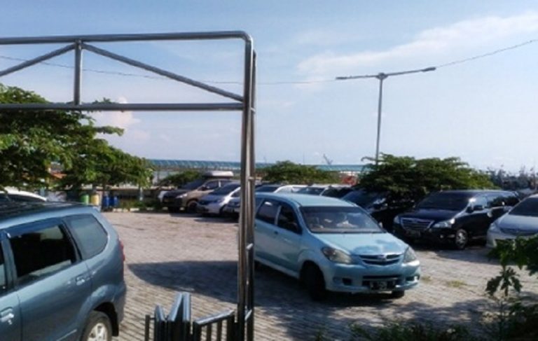 Disebabkan Gelombang Tinggi, 232 Wisatawan Tertahan di Karimunjawa