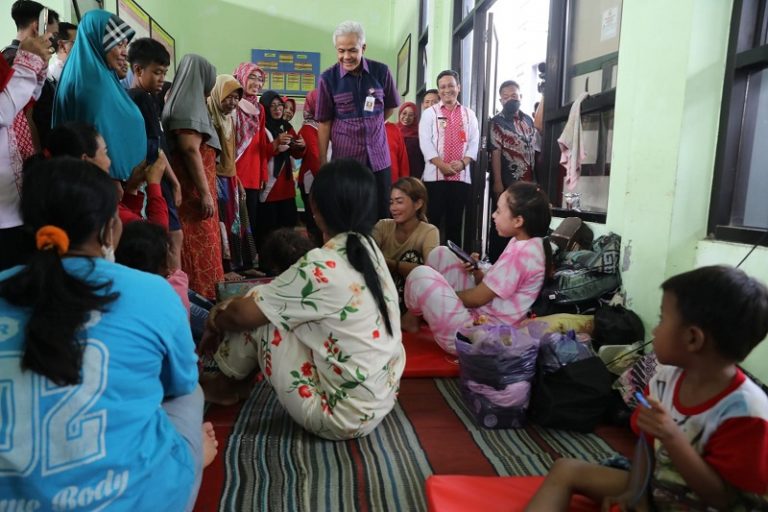 Cuaca Ekstrem Diprediksi hingga 8 Januari, Ribuan Pengungsi masih Bertahan