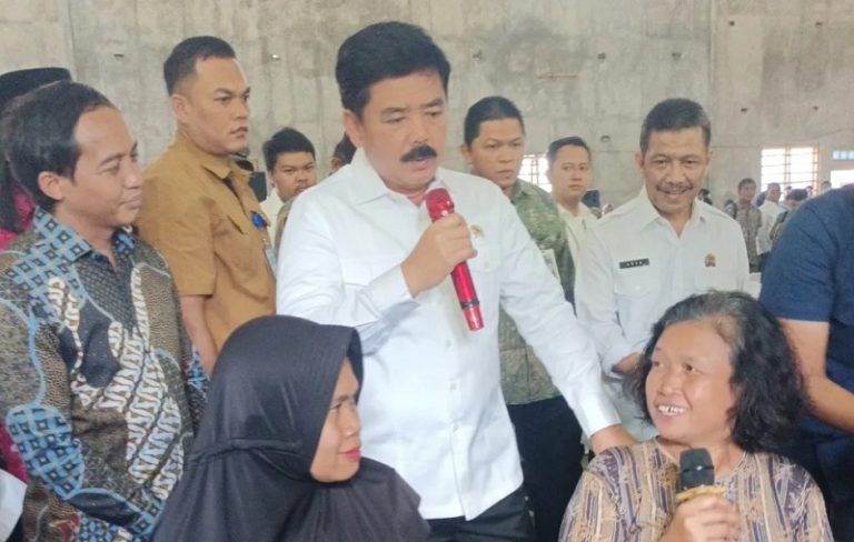 Menteri Hadi Tjahjanto Pantau Pembayaran UGK Tol Yogya-Bawen di Kandangan