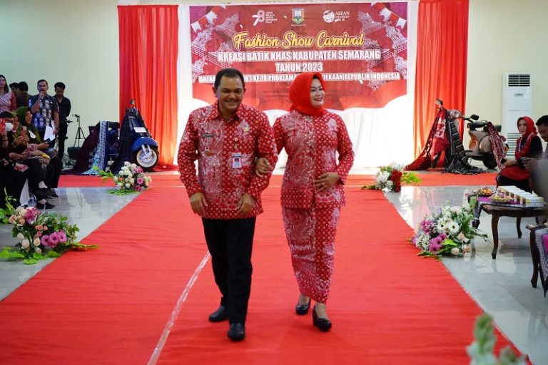 Fashion Show Carnival Promosikan Batik Khas Kabupaten Semarang