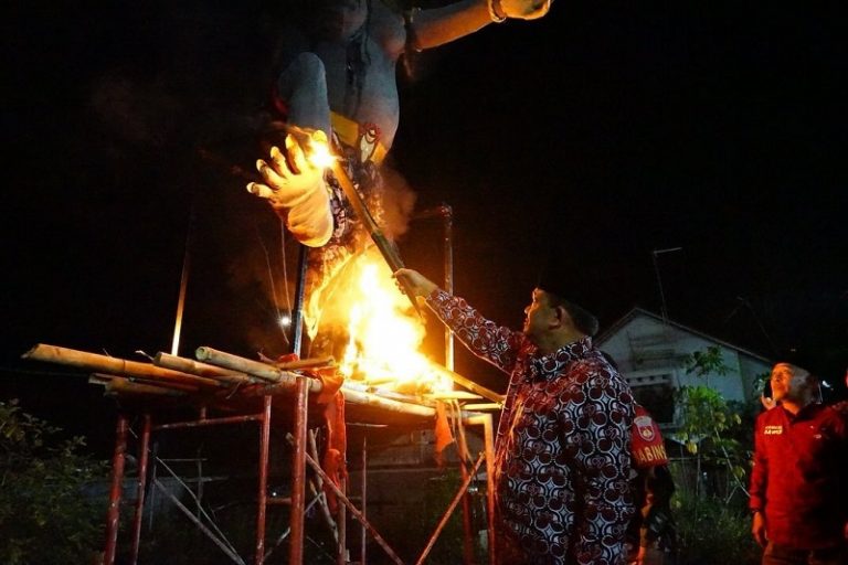 Merti Dusun Jembangan Ngrawan Lor, Bupati Bakar Ogoh-Ogoh