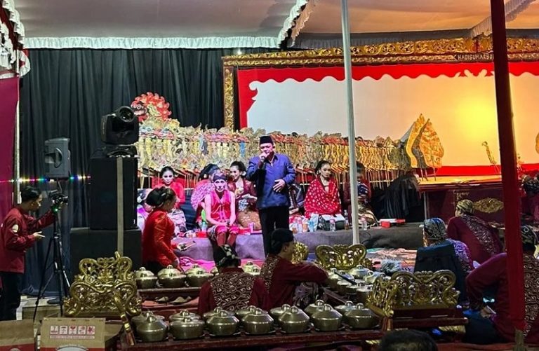 Wayang Kulit Dusun Gedad Desa Wates Ajang Silaturahmi Warga